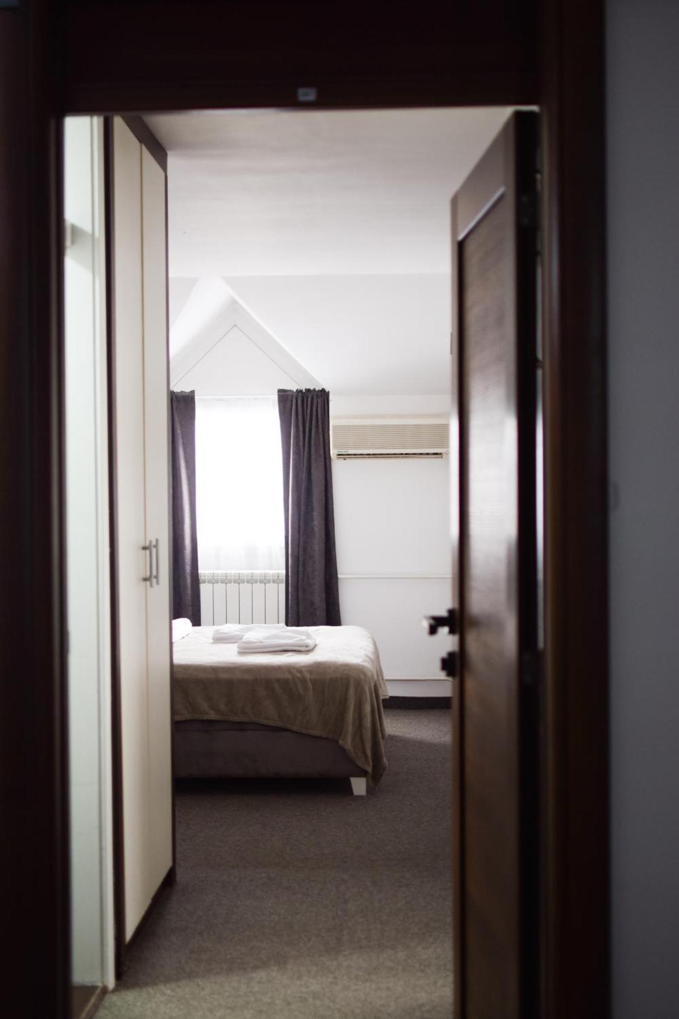 Hotel Tiski Cvet Novi Becej Bagian luar foto